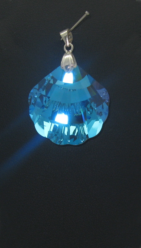 Přívěsek Swarovski elements mušle bílá