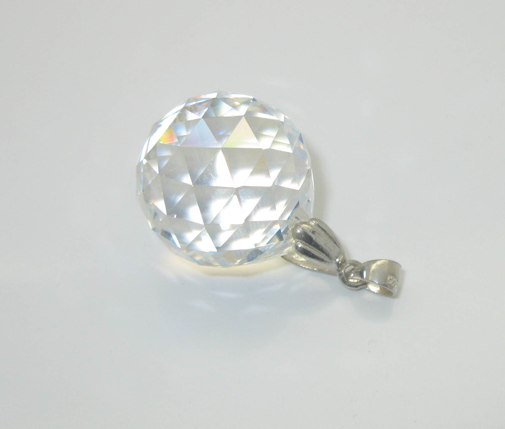 Přívěsek Swarovski elements bíly měňavý