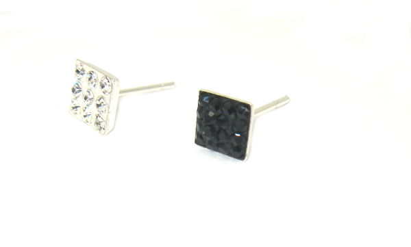 Stříbrné naušnice - puzetky 925/1000 Swarovski komponent ( černá a bílá kostka)