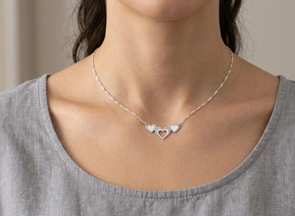 Šperky Nina - Stříbrný náhrdelník „Tři srdce“ 925/1000 – romantický design - nahr ag H 002