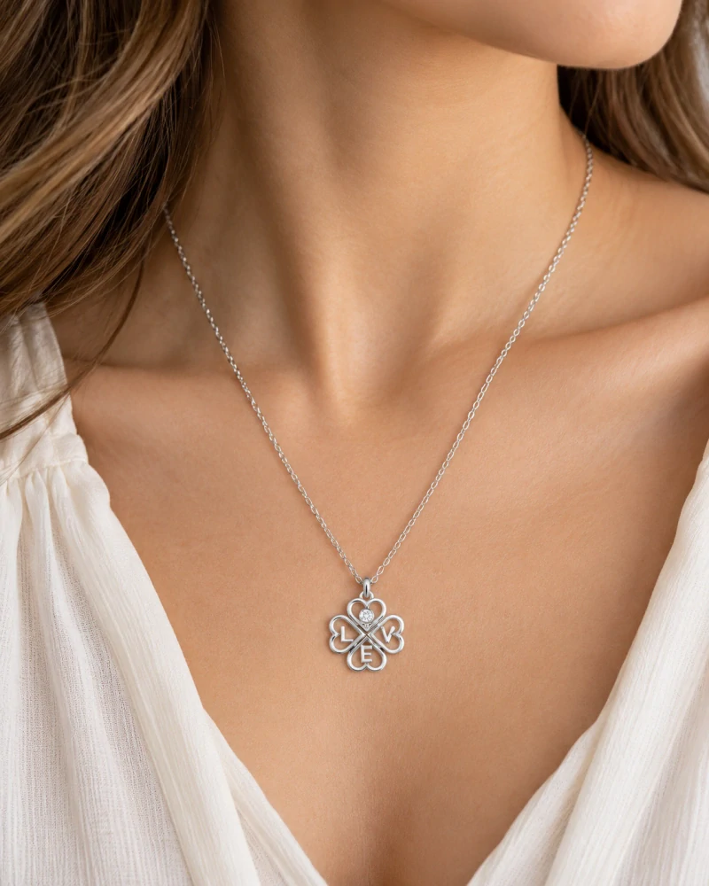 Šperky Nina – Stříbrný náhrdelník Čtyřlístek lásky LOVE se zirkonem (40–45 cm, 1,9 g) 925/1000 - nahr 577