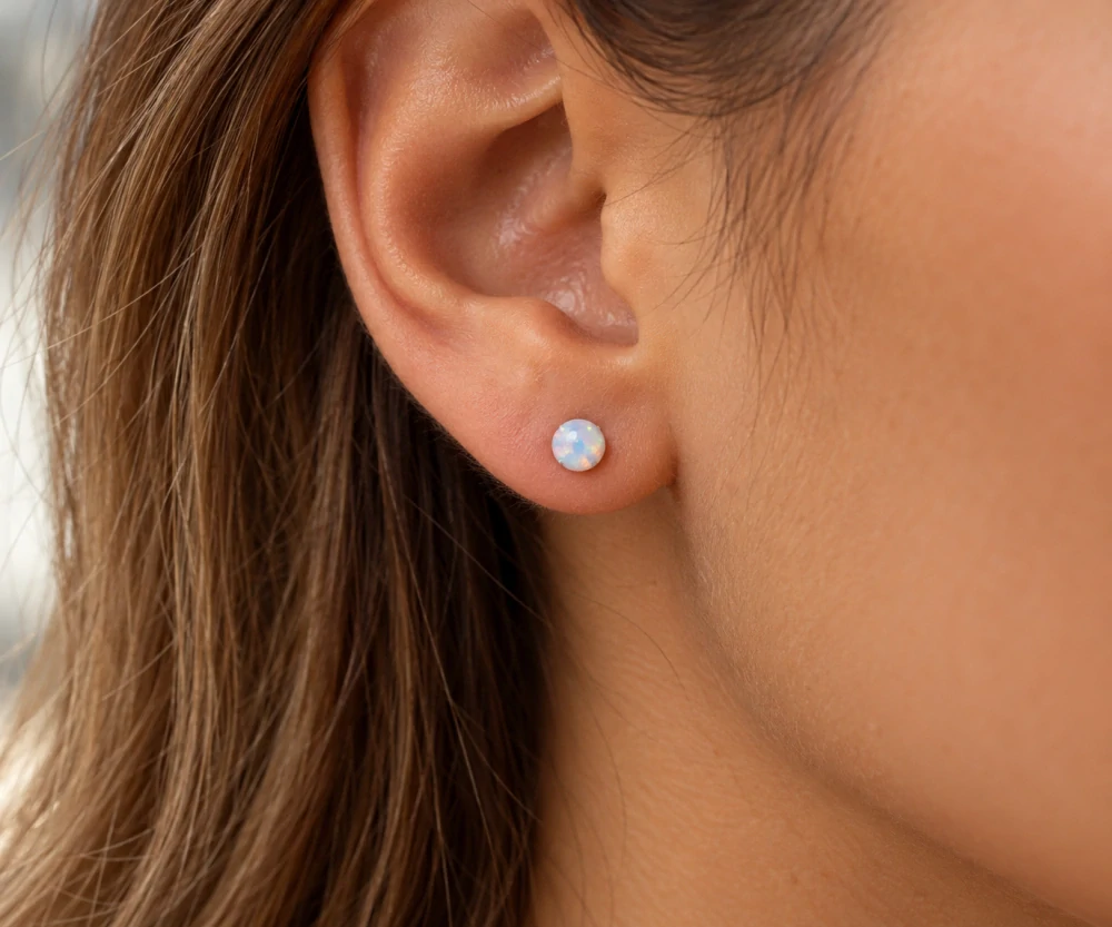 Šperky Nina – Stříbrné náušnice Bílý opál pecky (3 mm, 0,5 g) 925/1000 - ns kam 510